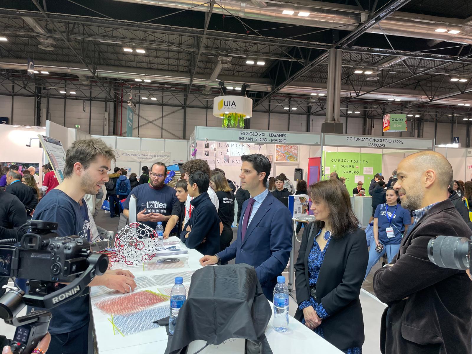 b79-f3aa-419d-9ade-e6f647015df